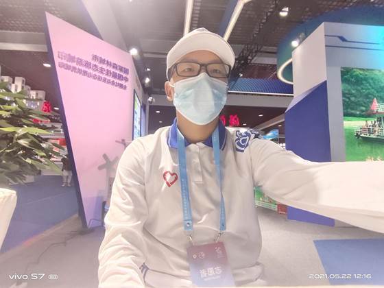 在第八届中国贸易会当志愿者